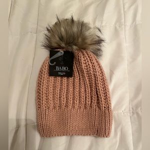 Pink Knit Beanie w Faux Fur Pom-Pom
